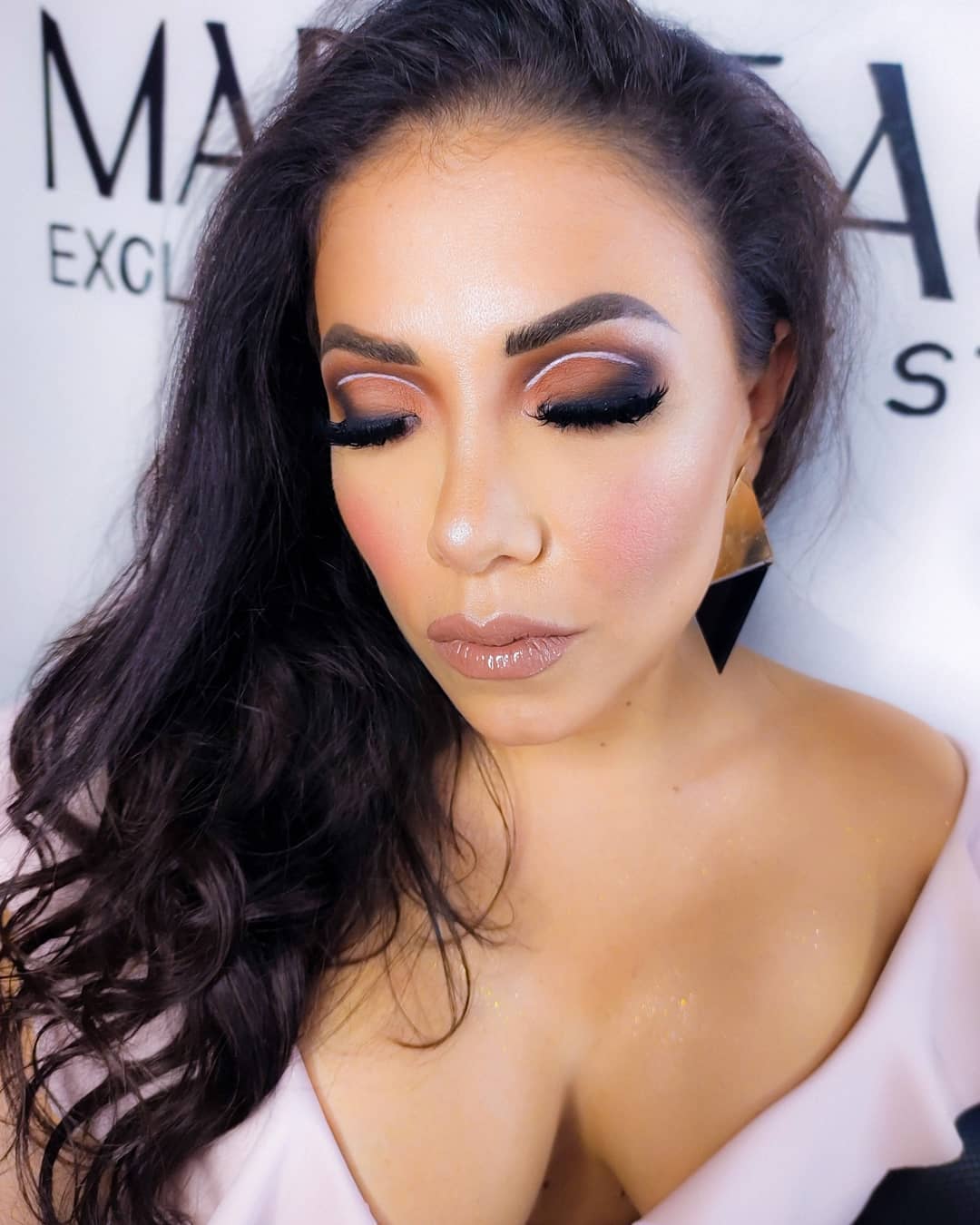 Cut Neutro y piel de porcelana 💕 Pestañas Kim K (no son extensiones) persona...