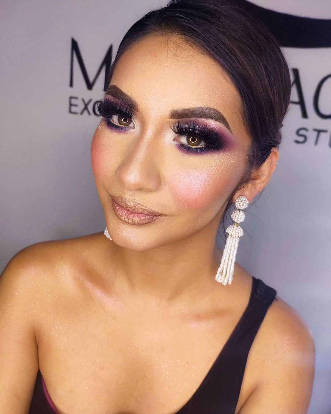 Una con los ojos abiertos 🥰💕 Ahumado Glam para una bella   #makeup  #glam #...