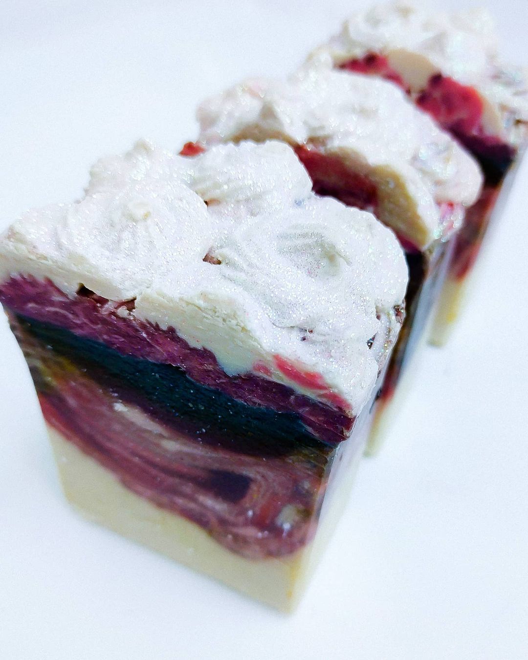 Lavender Cake 🍰  Otro de nuestros jabones que tendremos a la venta a partir ...