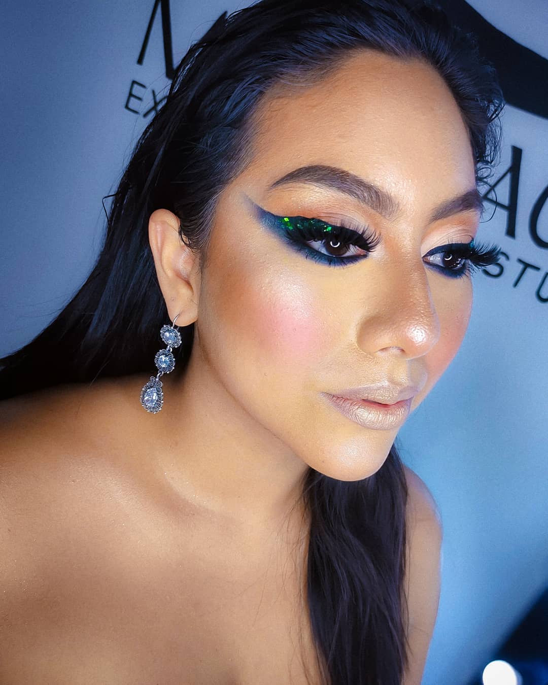 Delineado Gráfico y Glitter 💚  #makeup #makeupideas #makeupartistmarletaguil...