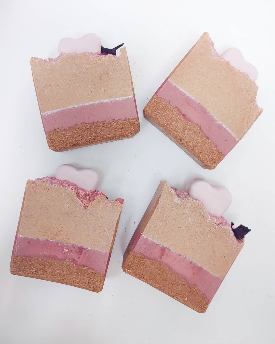 Nuestro Jabón de Arcilla Rosa y Rosa Mosqueta en su nuevo diseño del mes de f...